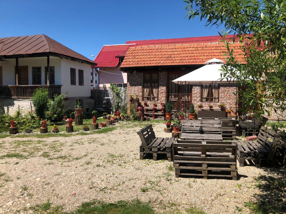 Old Court Villa Curtea De Arges Exterior photo